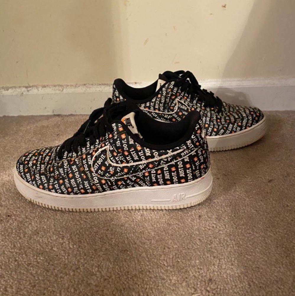 Size 10.5 air force 1s worn 3x